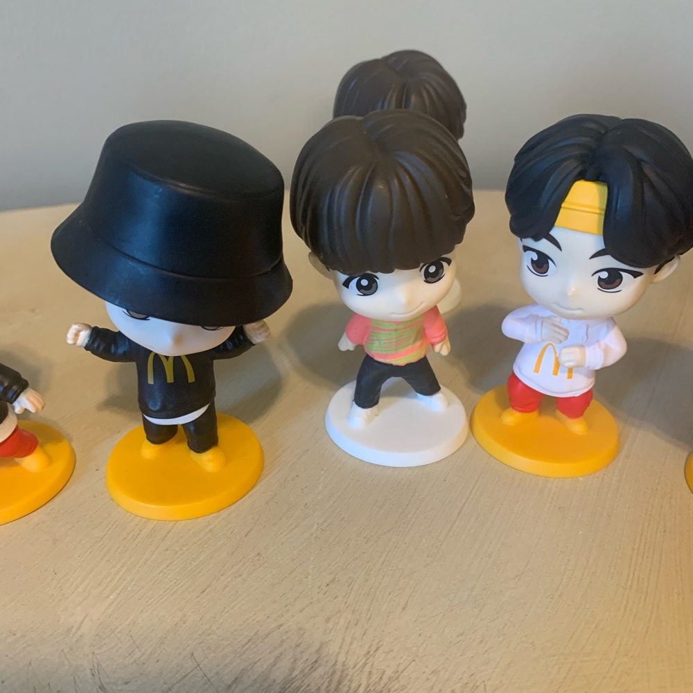 Lot Of 14 2025 McDonald's Happy Meal Tiny Tan x BTS - Picture 3 of 9